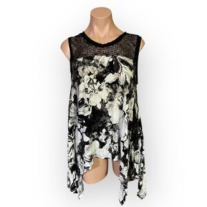 Simply Vera Wang Women’s Large Monochrome Sharkbite Floral Tank Top